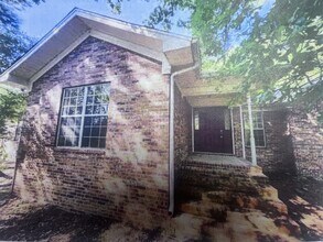 Building Photo - 44 Kirkland Dr