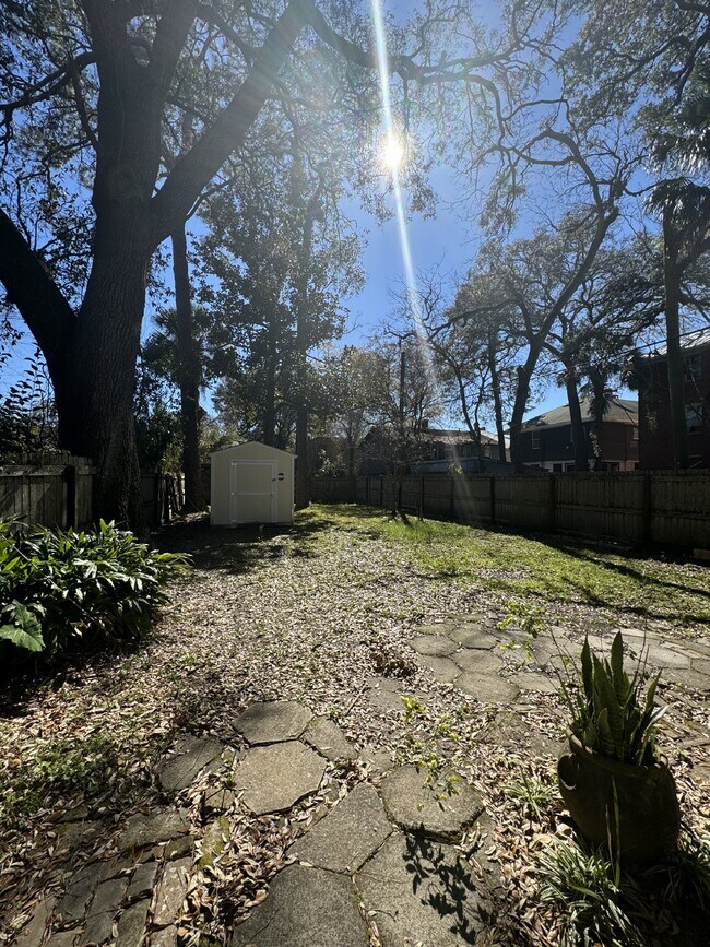 Foto del edificio - 4 bedroom 3 bath Springfield home with Off street parking