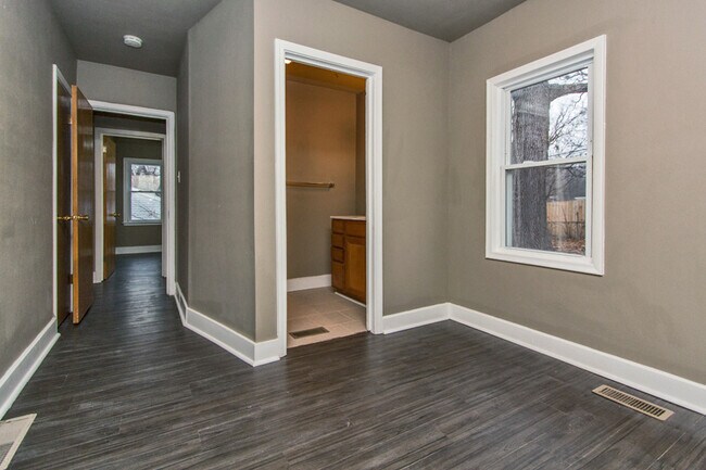 Foto del edificio - 4 Bedroom 1.5 Bath in Gray Woods Area