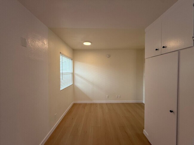 Foto del edificio - 15634 Leadwell St