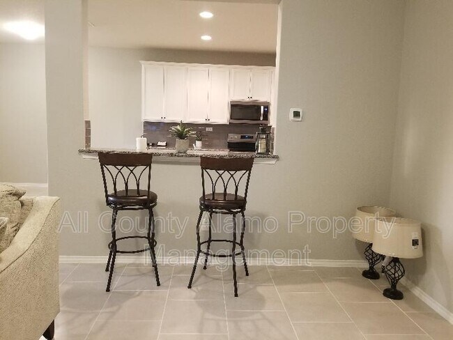 Foto del edificio - 12086 Canyon Rock Ln