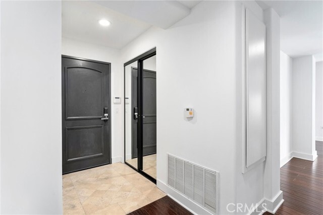 Building Photo - 155 N Hamilton Dr