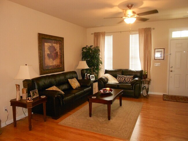 Foto del edificio - 820 Rue Dr