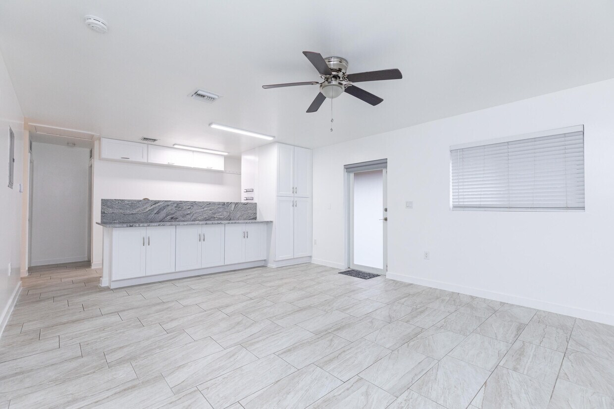 Foto principal - 5918 Pierce St