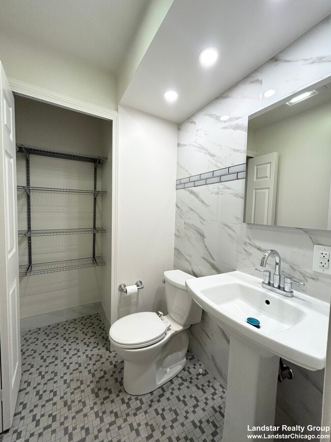 Building Photo - 1990 Sheridan Rd