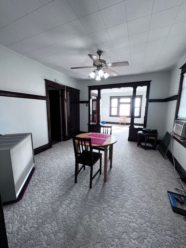 Building Photo - 17 E 6th St