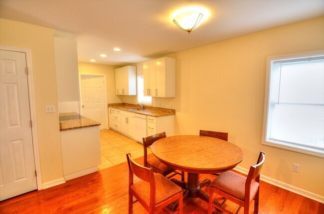 Foto del edificio - 114 Eugene St