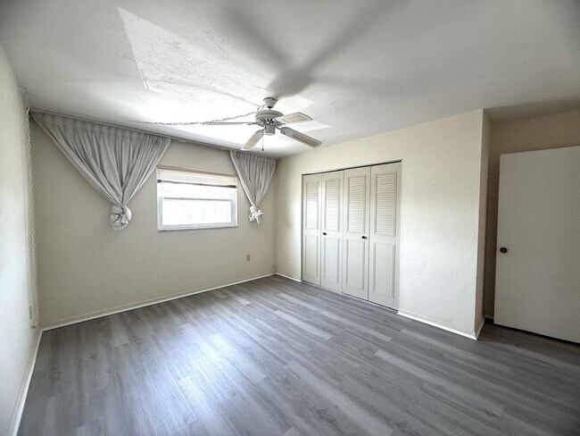 Foto del edificio - FIRST MONTHS RENT FREE!!! Beautiful 2 MASTER SUITE CONDO in Central Ft. Myers with Over 1200 Sqft.