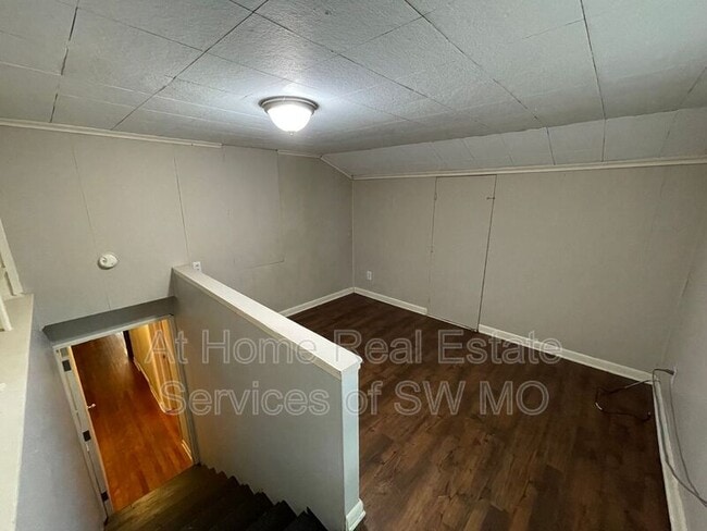 Building Photo - 629 S Fairway Ave