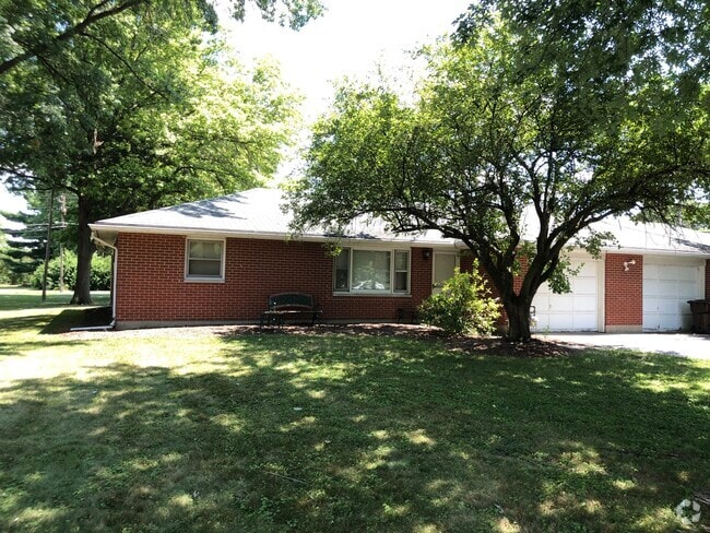 Building Photo - 235 Woodlawn Dr