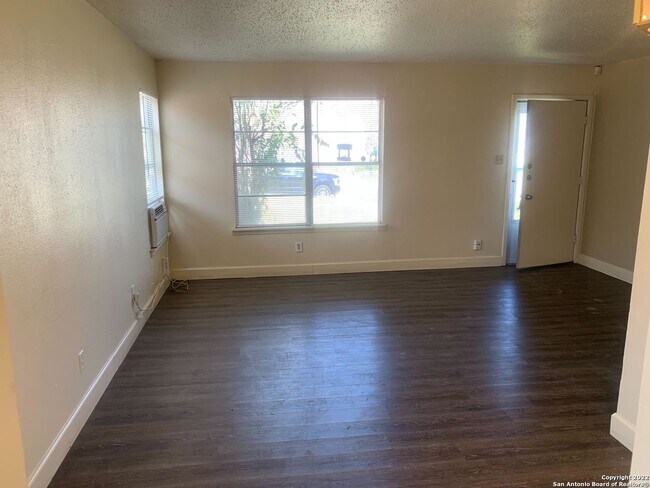 Foto del edificio - 2004 W Mistletoe Ave