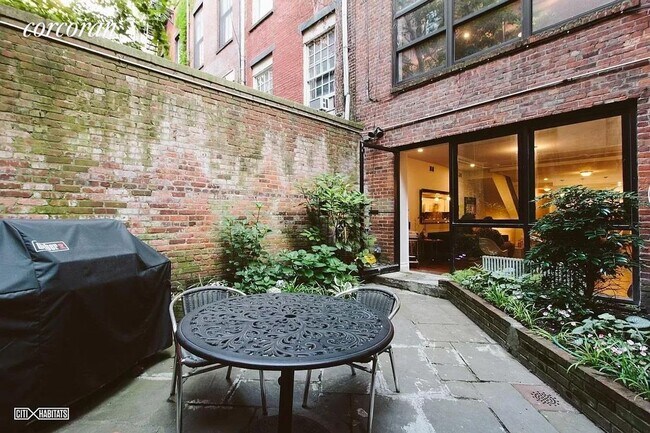 Foto del edificio - 33 W 9th St