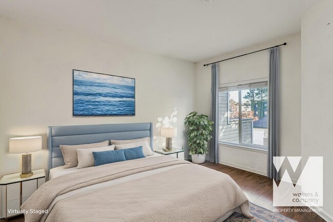 Building Photo - Light Filled Top-Floor Unit w/ Covered Parking in Gated Community