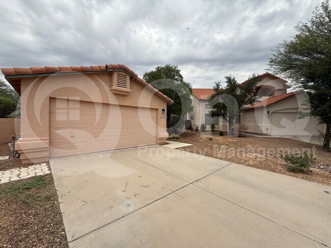 Photo - 144 E Mesquite Crest Pl House