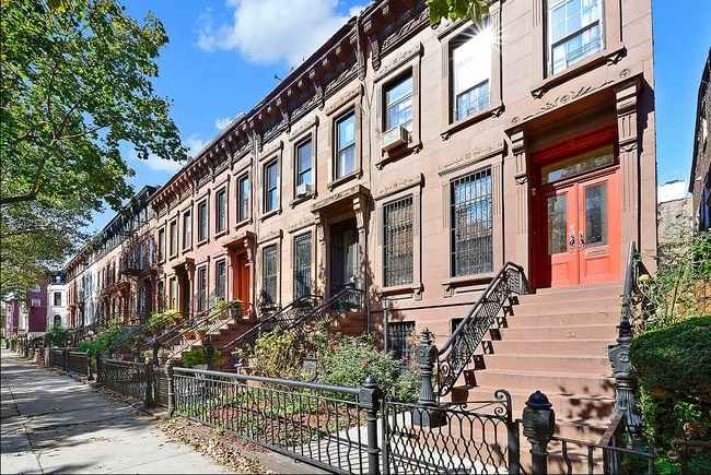 Building Photo - 751 Putnam Ave
