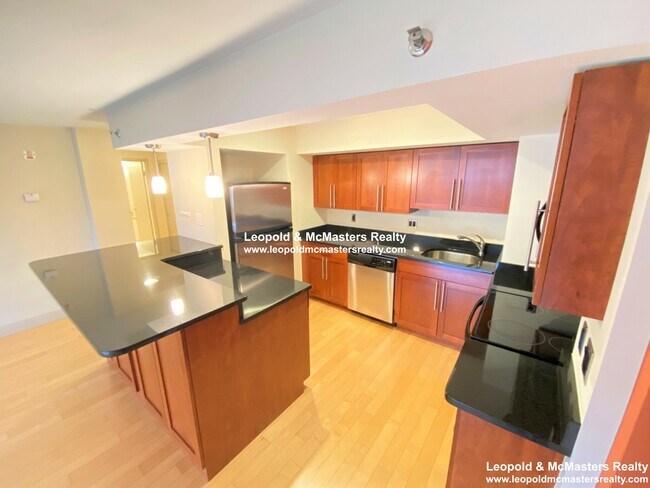 Foto del edificio - 1618 Beacon St