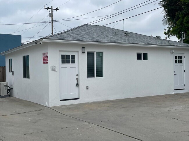 Unit A - 3843 Midway Ave