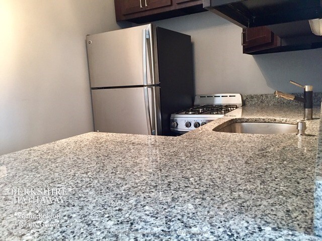 Building Photo - 515 W Wrightwood Ave