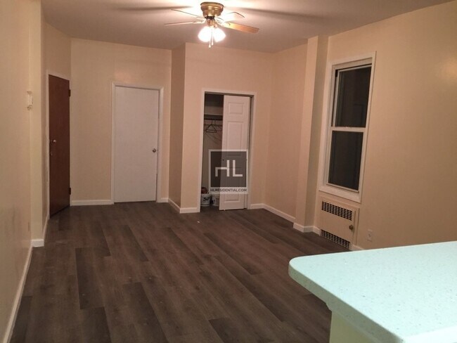 Foto del edificio - 2531 E 23rd St