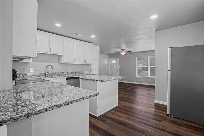 Foto del edificio - 4933 Lyndon Dr