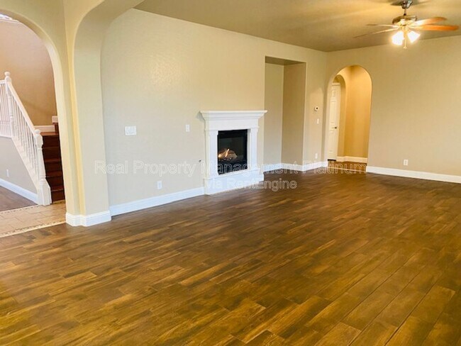 Foto del edificio - 1875 N Belvedere Ave