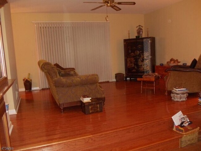 Foto del edificio - 701 Spruce Hills Dr