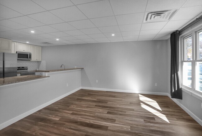 Building Photo - 933 N Hanover St
