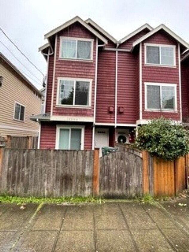 Foto principal - 12331-12310 10th Pl NE