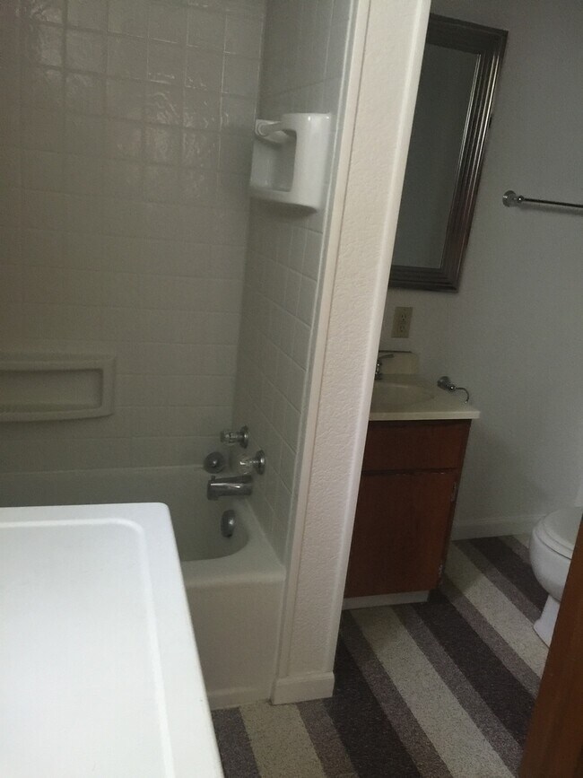 Building Photo - 303 Duplex