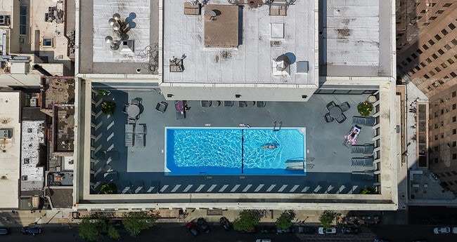 Foto del edificio - 100 E Walton St