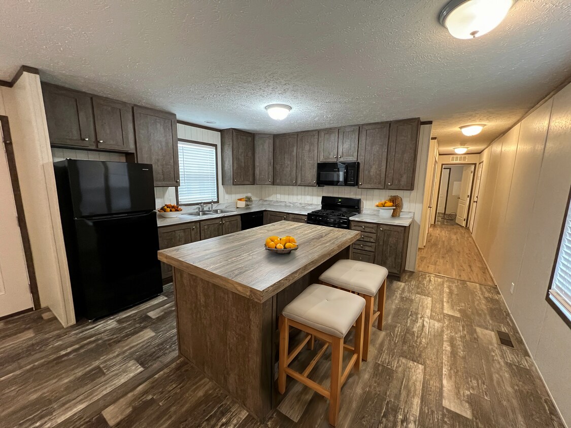 Foto principal - 38055 Leverette Ave