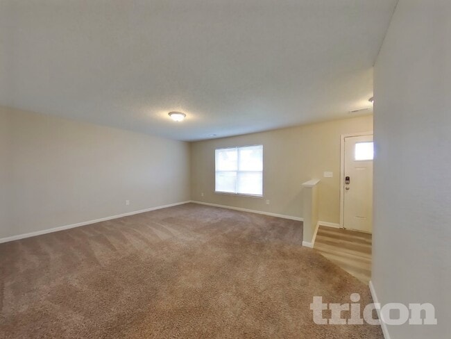 Building Photo - 2195 Lakecrest Dr
