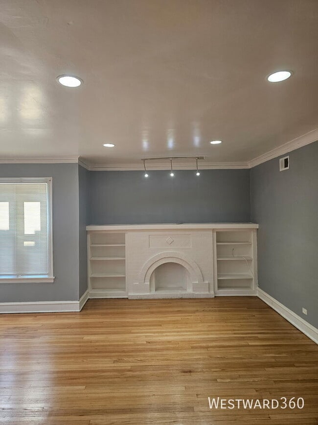 Building Photo - Newly rehabbed three bed/one bath unit ava...