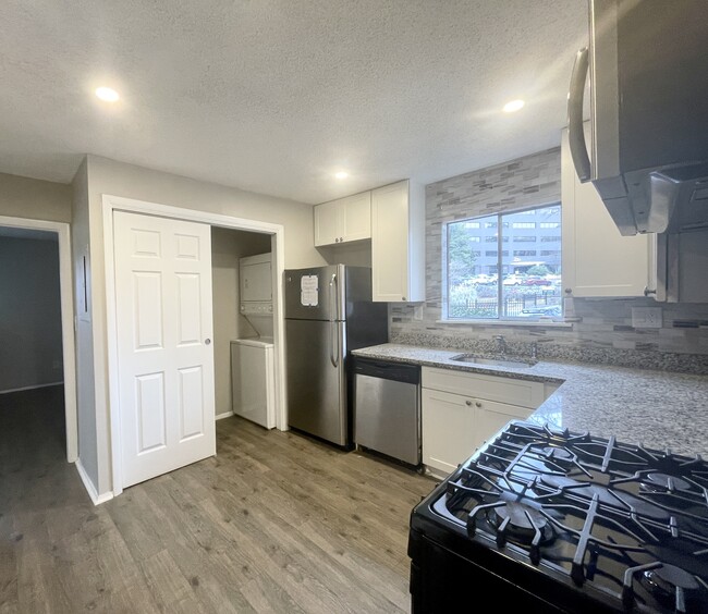 Building Photo - 346 Carpenter Dr