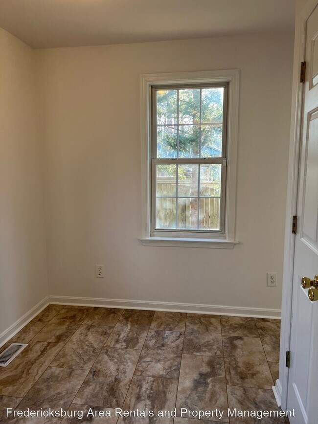 Foto del edificio - 3 br, 2.5 bath House - 3420 Lakeview Parkway