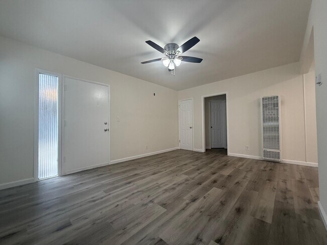 Building Photo - 3327 S Durango Ave
