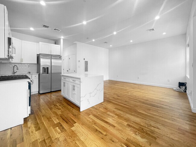 Foto del edificio - 653 E 96th St