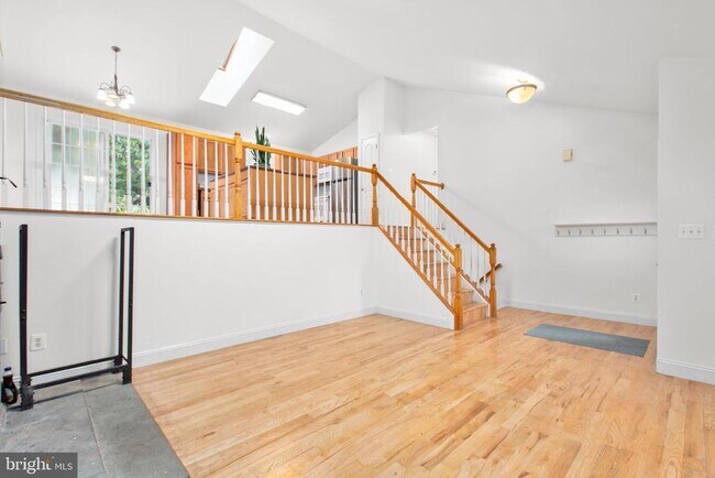 Foto del edificio - 53 Bloomington Ln