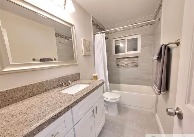 Building Photo - 8802 Almond Rd