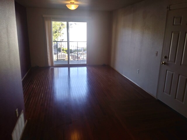 Living Room - 3335 N Lakeharbor Ln