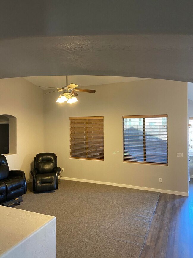 Foto del edificio - Stunning Pool Home in Redwood Estates – Prime Chandler Location!