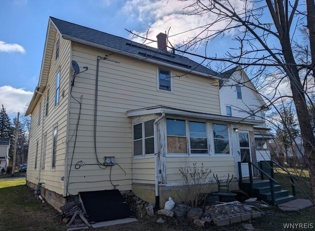 Building Photo - 627 Deer St