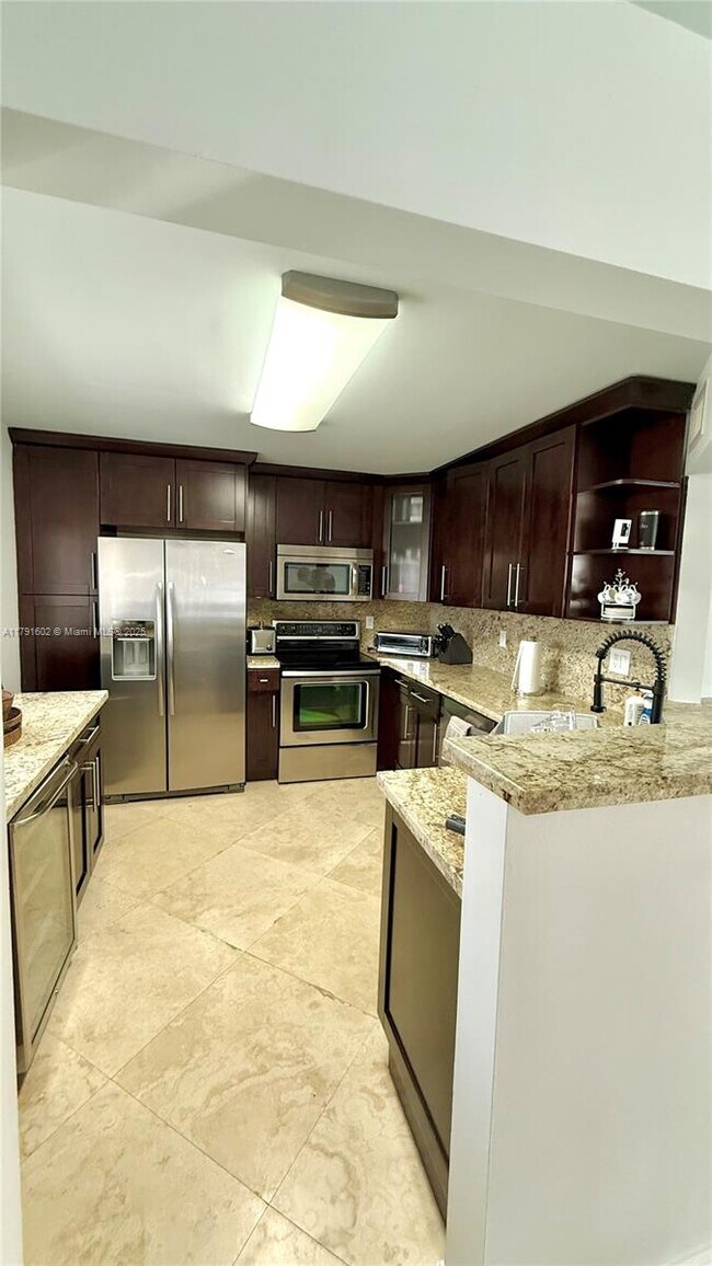 Foto del edificio - 4000 NE 170th St