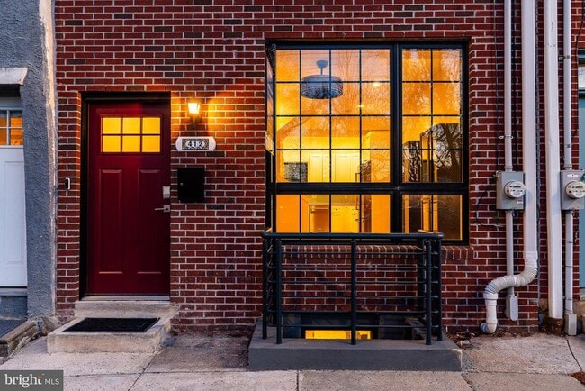 Building Photo - 412 Sepviva St