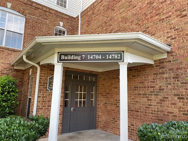 Building Photo - 14744 Via Sorrento Dr