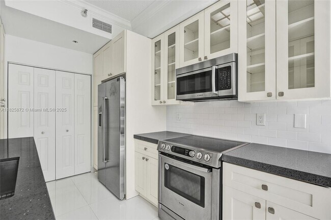 Foto del edificio - 3500 Mystic Pointe Dr