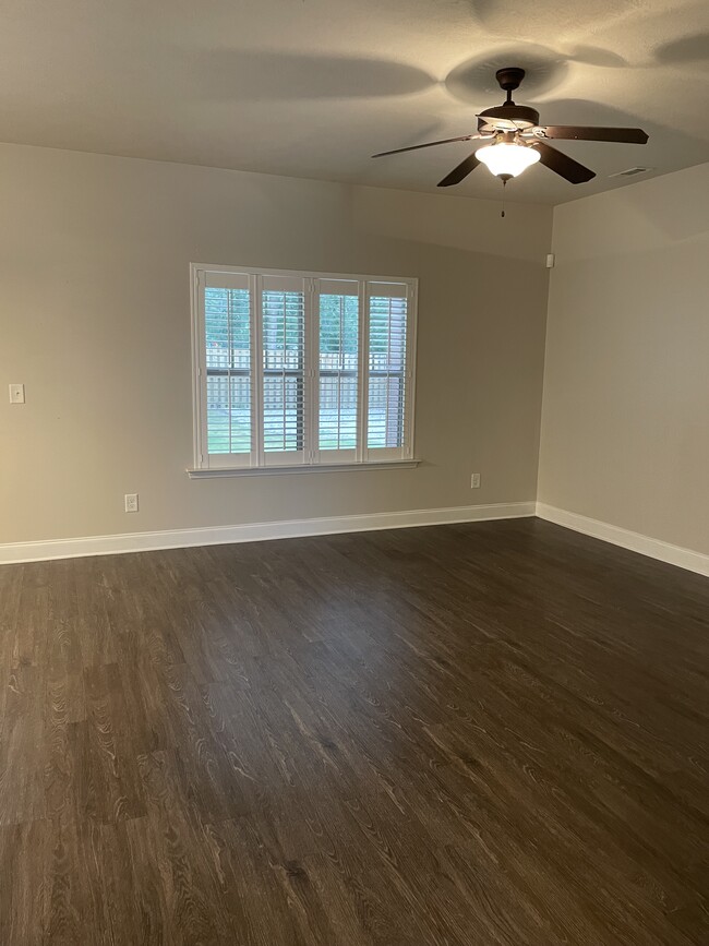 Building Photo - 149 Beallwood Dr