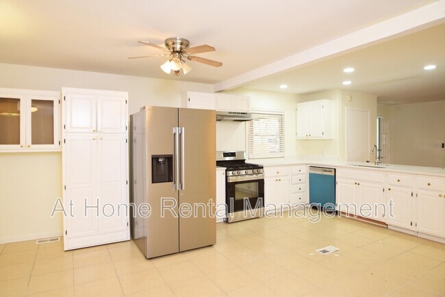 Foto del edificio - 3522 S Toledo Ave