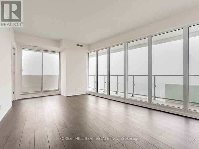 Building Photo - 2221 Yonge St