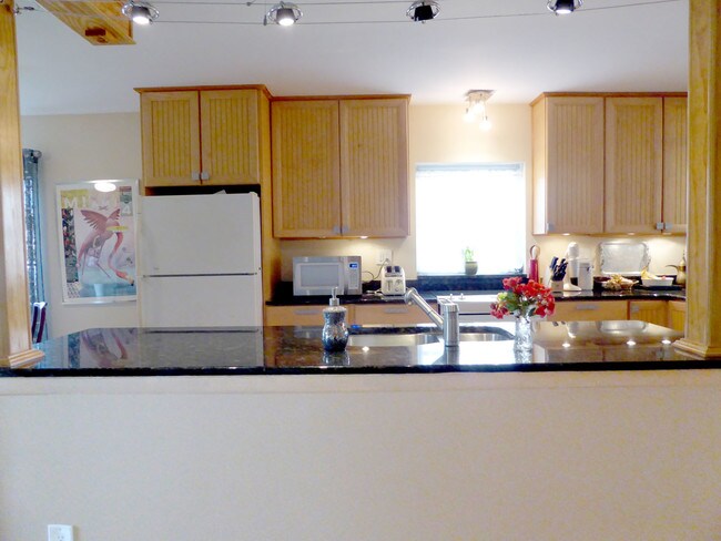 Large kitchen island - 13342 Pineapple Palm Ct